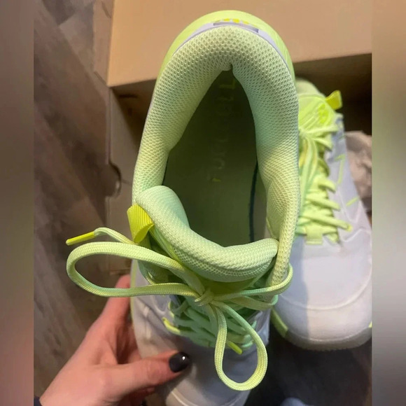 New Balance Basketball Shoes (Hesi Lows) - Picture 6 of 6